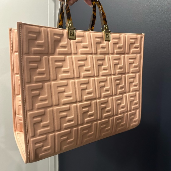 Fendi Handbags - Fendi Sunshine medium